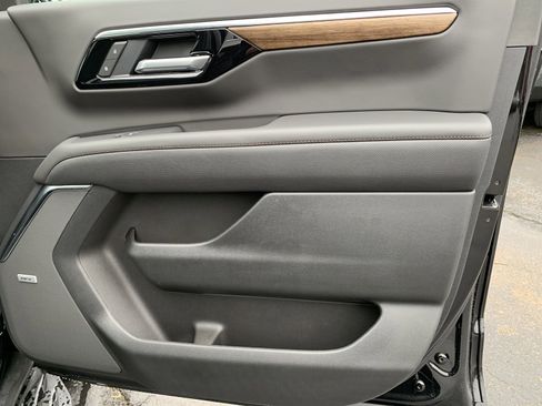 New 2025 Chevrolet Tahoe High Country w/ Sun And Tow Package image 32