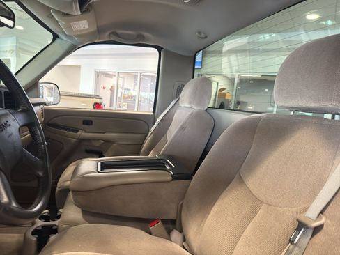 Used 2004 GMC Sierra 1500 SLE w/ Light Duty Power Package AWD/4WD image 26