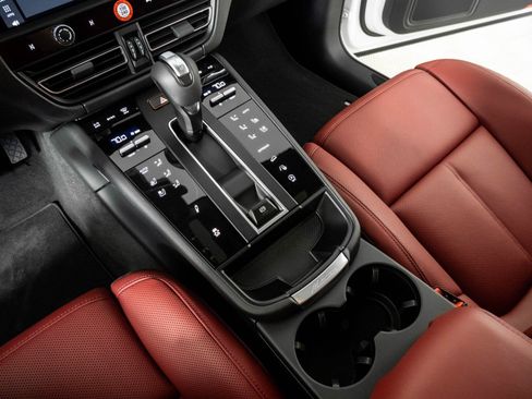 New 2026 Porsche Macan Turbo AWD/4WD image 18