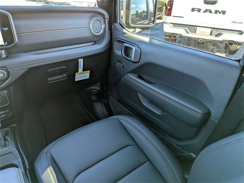 New 2025 Jeep Gladiator Sport image 16