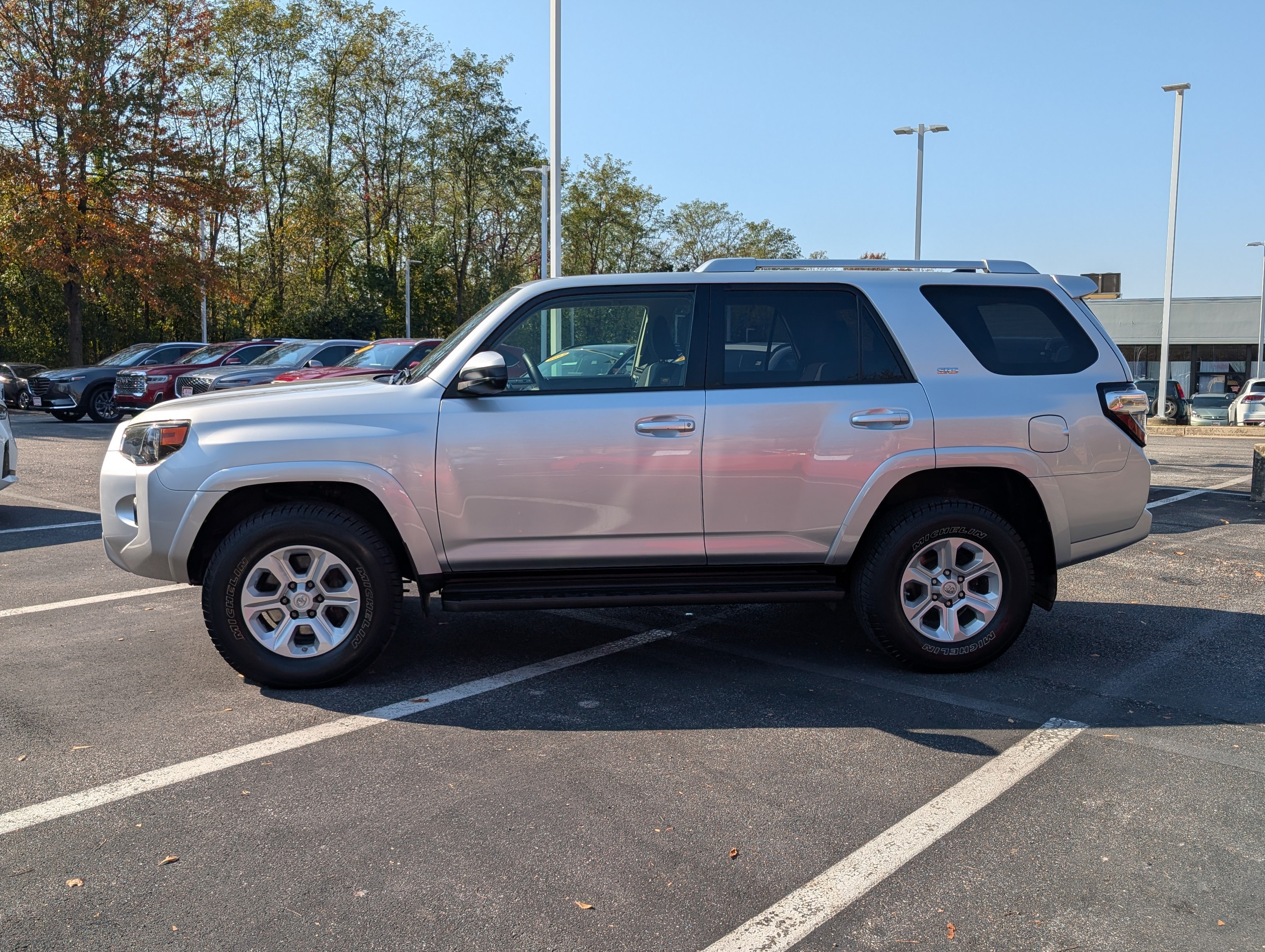 Used 2018 Toyota 4Runner SR5 AWD/4WD image 6