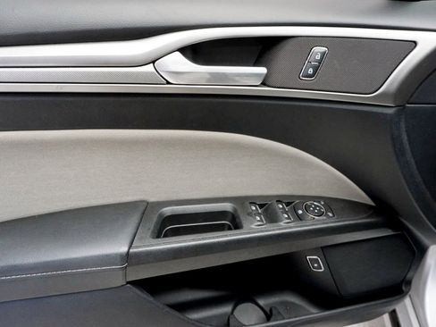Used 2018 Ford Fusion S FWD image 13