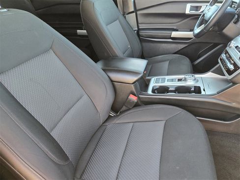 Used 2022 Ford Explorer XLT image 19