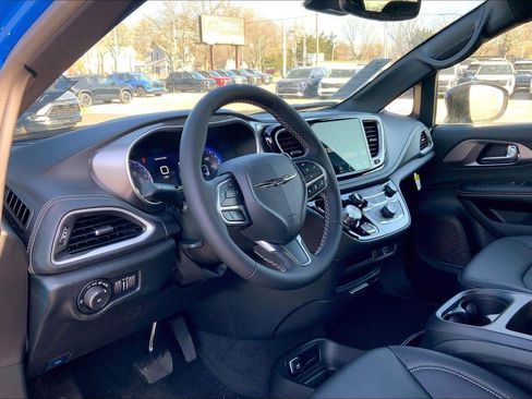 New 2026 Chrysler Pacifica Select FWD image 7