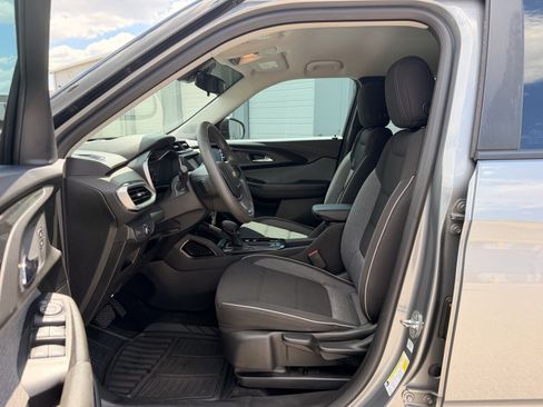 Used 2023 Chevrolet TrailBlazer LS FWD image 14