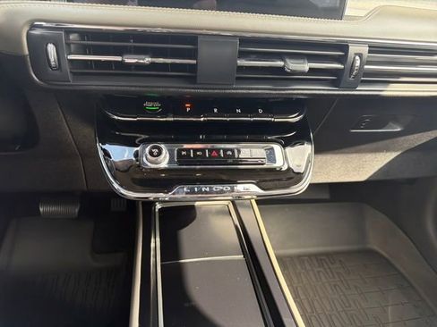 Certified 2023 Lincoln Corsair AWD image 22