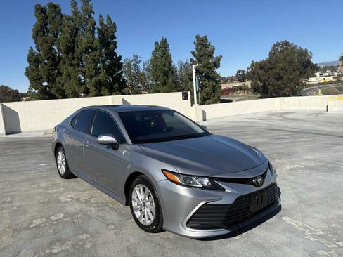 Used 2022 Toyota Camry LE image 33