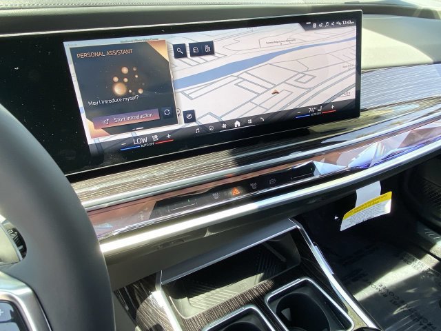 Used 2025 BMW 740i w/ Premium Package RWD image 21