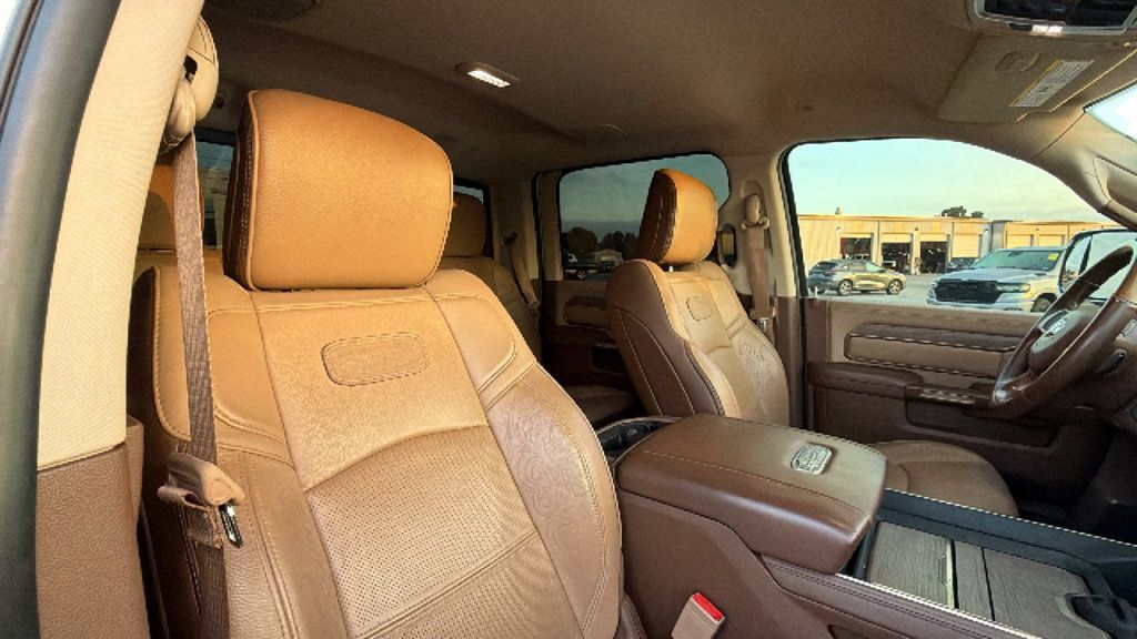 Used 2022 RAM 2500 Limited AWD/4WD image 32
