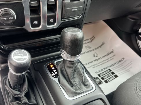 Used 2022 Jeep Wrangler Sport AWD/4WD image 22
