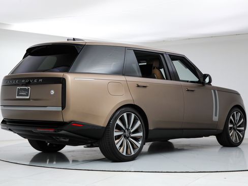 Used 2023 Land Rover Range Rover SV AWD/4WD image 5