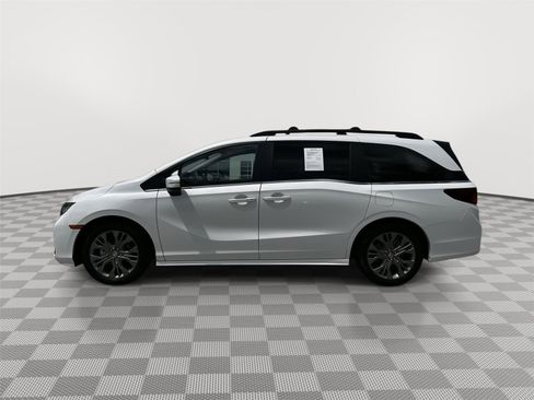 Certified 2025 Honda Odyssey Touring image 3