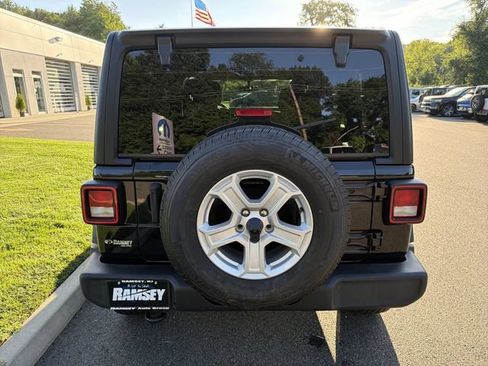 Used 2022 Jeep Wrangler Unlimited Sport AWD/4WD image 25