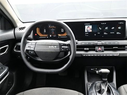 Used 2025 Kia K4 LXS image 6
