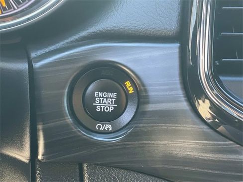 Used 2022 Jeep Grand Cherokee Laredo X image 18