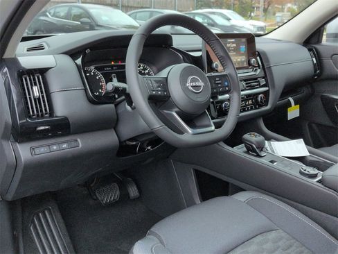 New 2025 Nissan Pathfinder SV image 9