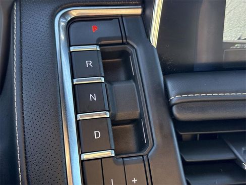 Used 2024 Chevrolet Suburban Premier image 14