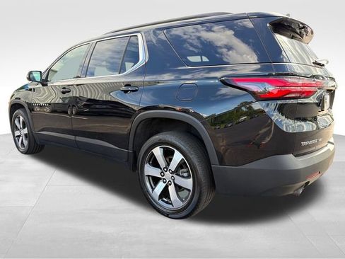 Used 2023 Chevrolet Traverse LT w/ LT Premium Package AWD/4WD image 3