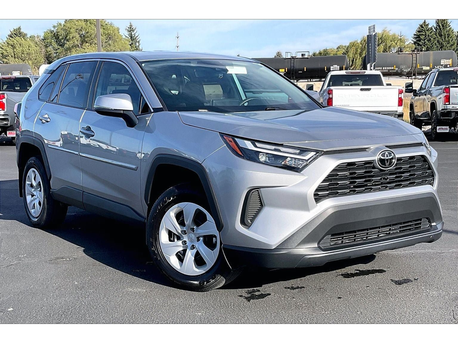 Used 2024 Toyota RAV4 LE AWD/4WD image 2