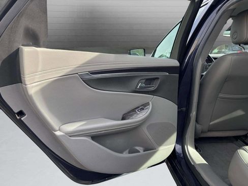 Used 2015 Chevrolet Impala LT w/ Convenience Package image 12