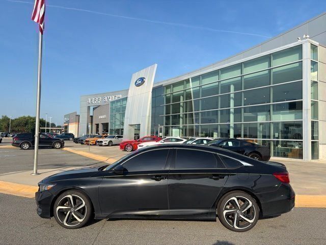 Used 2019 Honda Accord Sport image 2