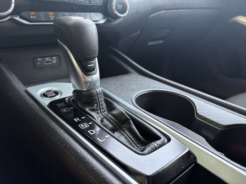 Used 2025 Nissan Altima 2.5 SV FWD image 41