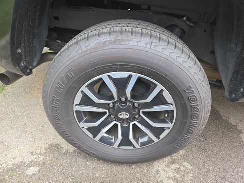 Used 2023 Toyota Tacoma TRD Sport AWD/4WD image 11