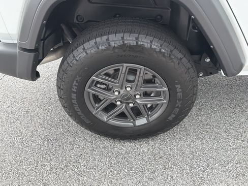 Used 2024 Jeep Wrangler Unlimited Sport AWD/4WD image 21