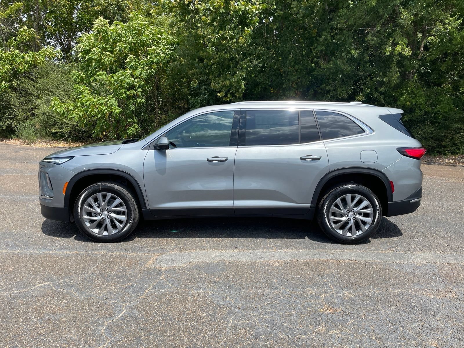 New 2026 Buick Enclave Preferred w/ Power Package FWD image 2