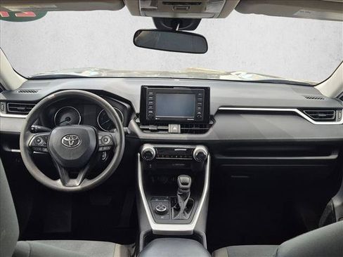 Used 2021 Toyota RAV4 LE AWD/4WD image 17