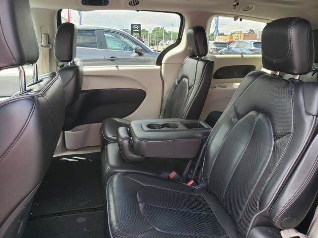 Used 2020 Chrysler Pacifica Limited w/ 8-pass Seating Package FWD image 14