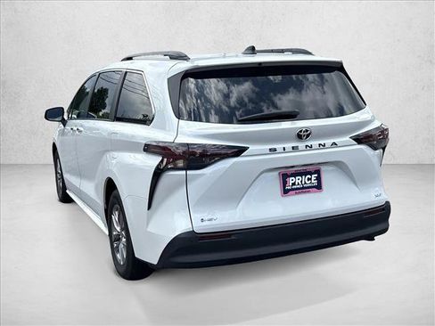 Certified 2026 Toyota Sienna XLE FWD image 7