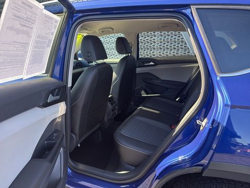 Used 2022 Volkswagen Taos SE w/ Driver Assistance Package image 10