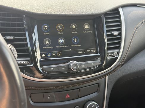 Used 2019 Chevrolet Trax LT w/ Sun & Sound Package FWD image 35