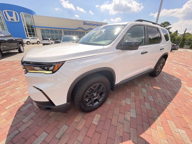 Certified 2024 Honda Pilot TrailSport image 30