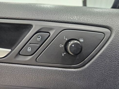 Used 2011 Volkswagen Jetta TDI image 28