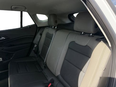 Used 2025 Chevrolet Trax ACTIV image 16