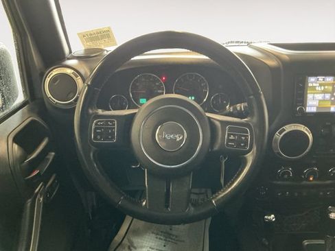 Used 2018 Jeep Wrangler Unlimited Rubicon w/ Cold Weather Group AWD/4WD image 12
