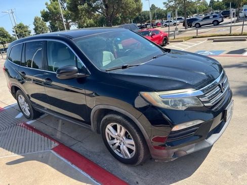 Used 2017 Honda Pilot LX image 3