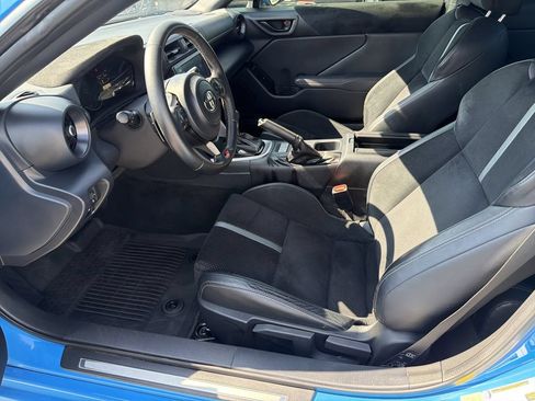 Used 2022 Toyota GR86 Premium w/ ALL Weather Mat Package (TMS) RWD image 9