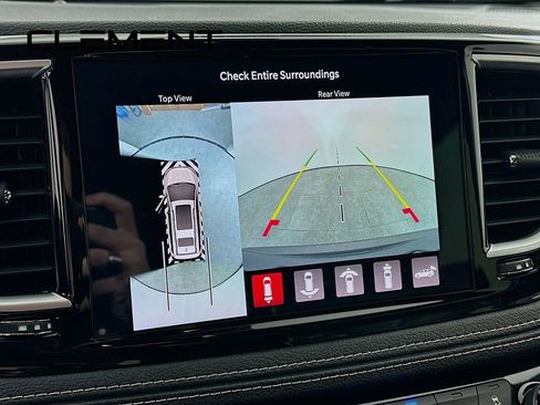 Used 2022 Chrysler Pacifica Limited w/ Uconnect Theater Family Group image 20