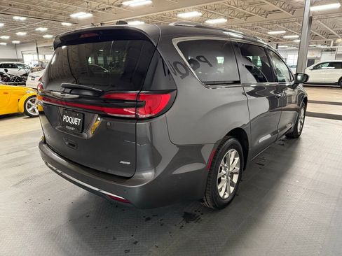 Used 2021 Chrysler Pacifica Touring-L w/ Uconnect Theater Family Group image 4