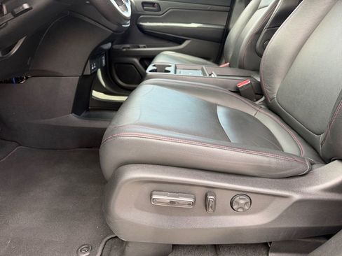 Used 2025 Honda Odyssey Sport-L image 11