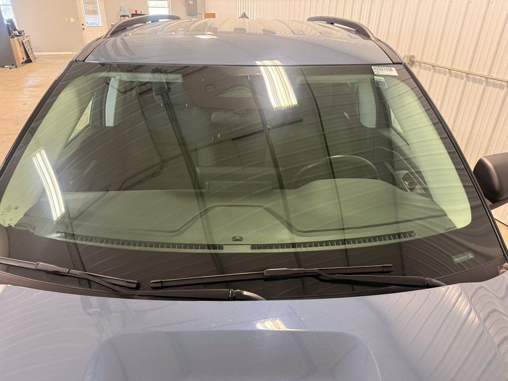 Used 2025 Ford Explorer Active AWD/4WD image 14