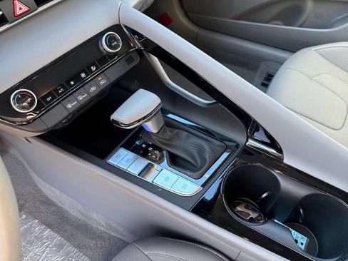 New 2026 Hyundai Elantra Hybrid FWD image 11