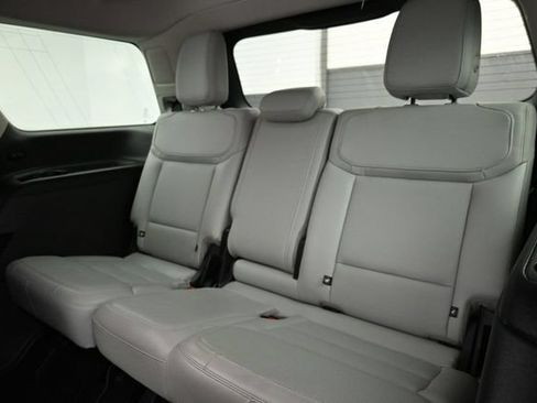 Certified 2025 Ford Expedition Platinum w/ Driver's Package AWD/4WD image 30