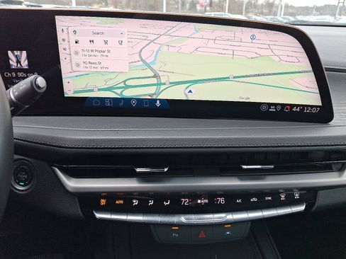 Certified 2025 Cadillac XT4 Premium Luxury image 18