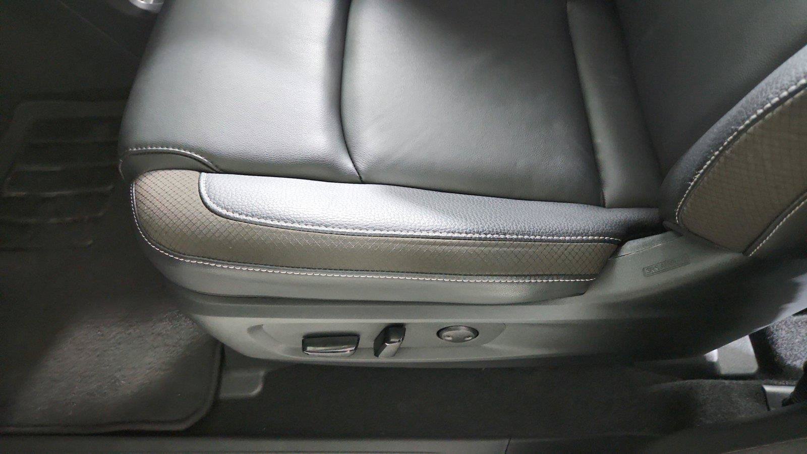 Used 2025 Nissan Pathfinder SL AWD/4WD image 18
