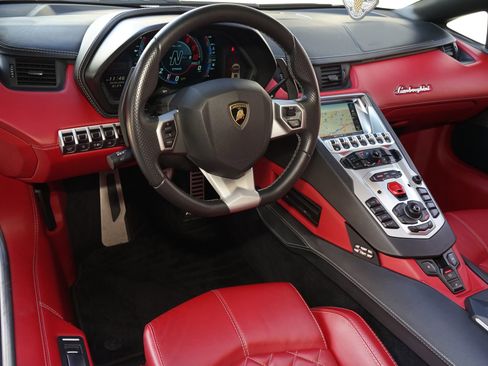 Used 2019 Lamborghini Aventador S image 19