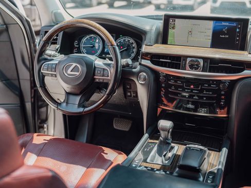 Used 2017 Lexus LX 570 4WD w/ Luxury Package image 6